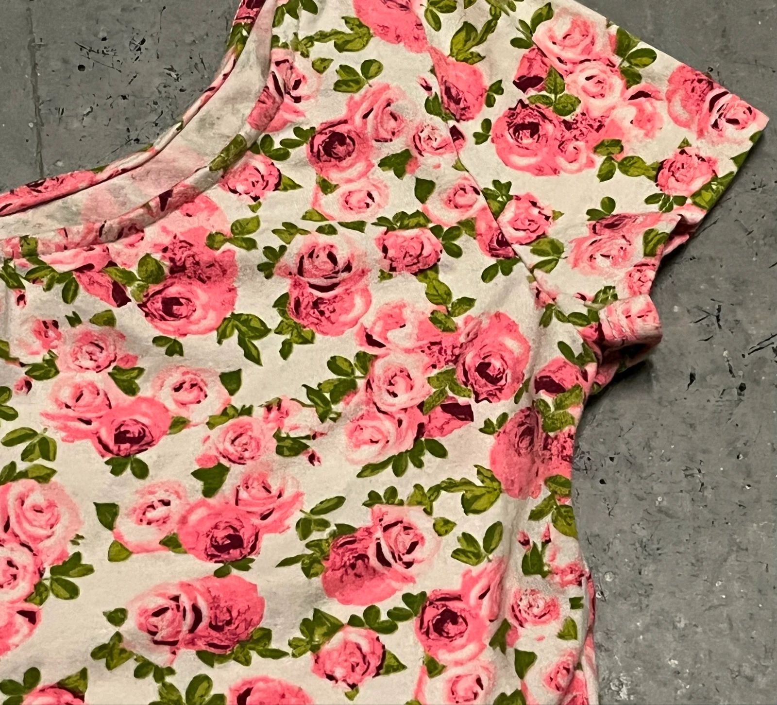 Camiseta curta com flores rosas – photo 14